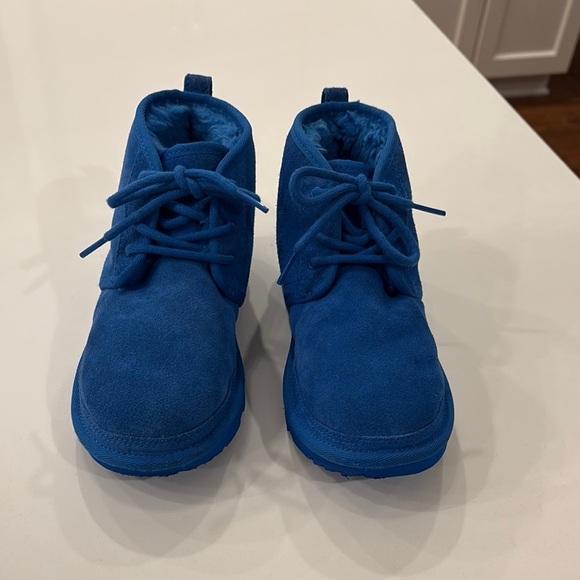 UGG Kids Lace up Boots, NWOT. Gorgeous Color. - Picture 1 of 8